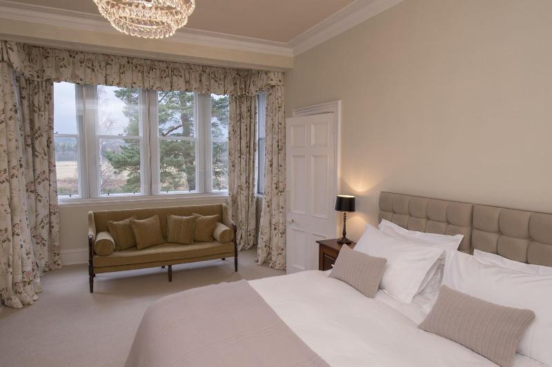 Lys-Na-Greyne Bed & Breakfast Aboyne Exterior photo