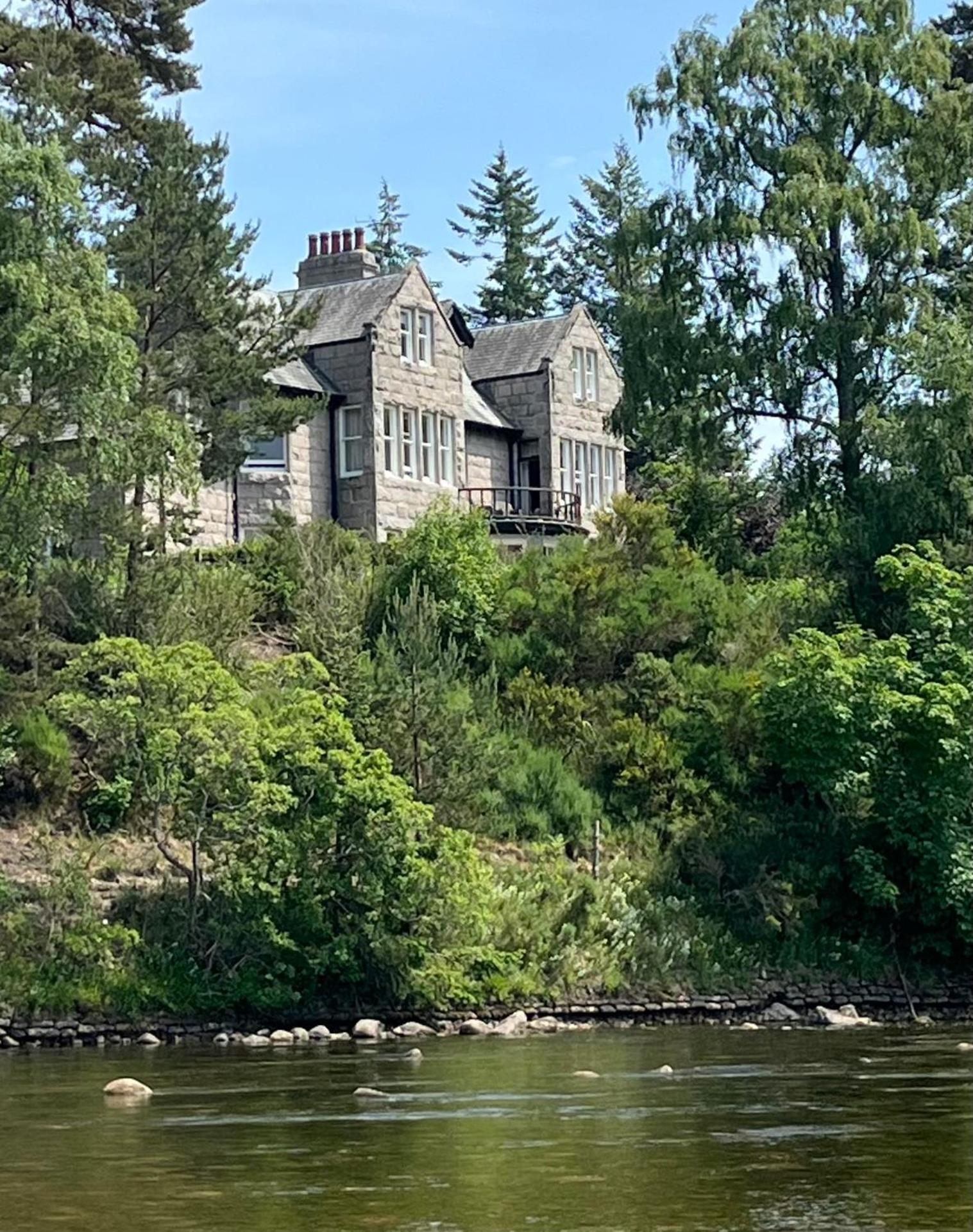 Lys-Na-Greyne Bed & Breakfast Aboyne Exterior photo