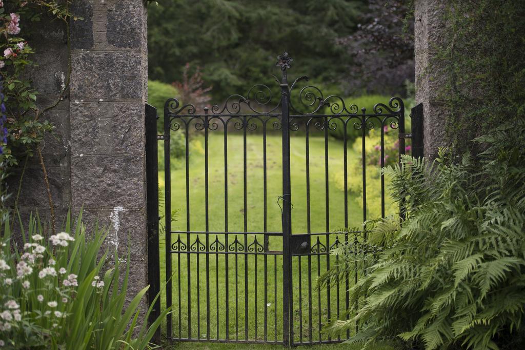 Lys-Na-Greyne Bed & Breakfast Aboyne Exterior photo