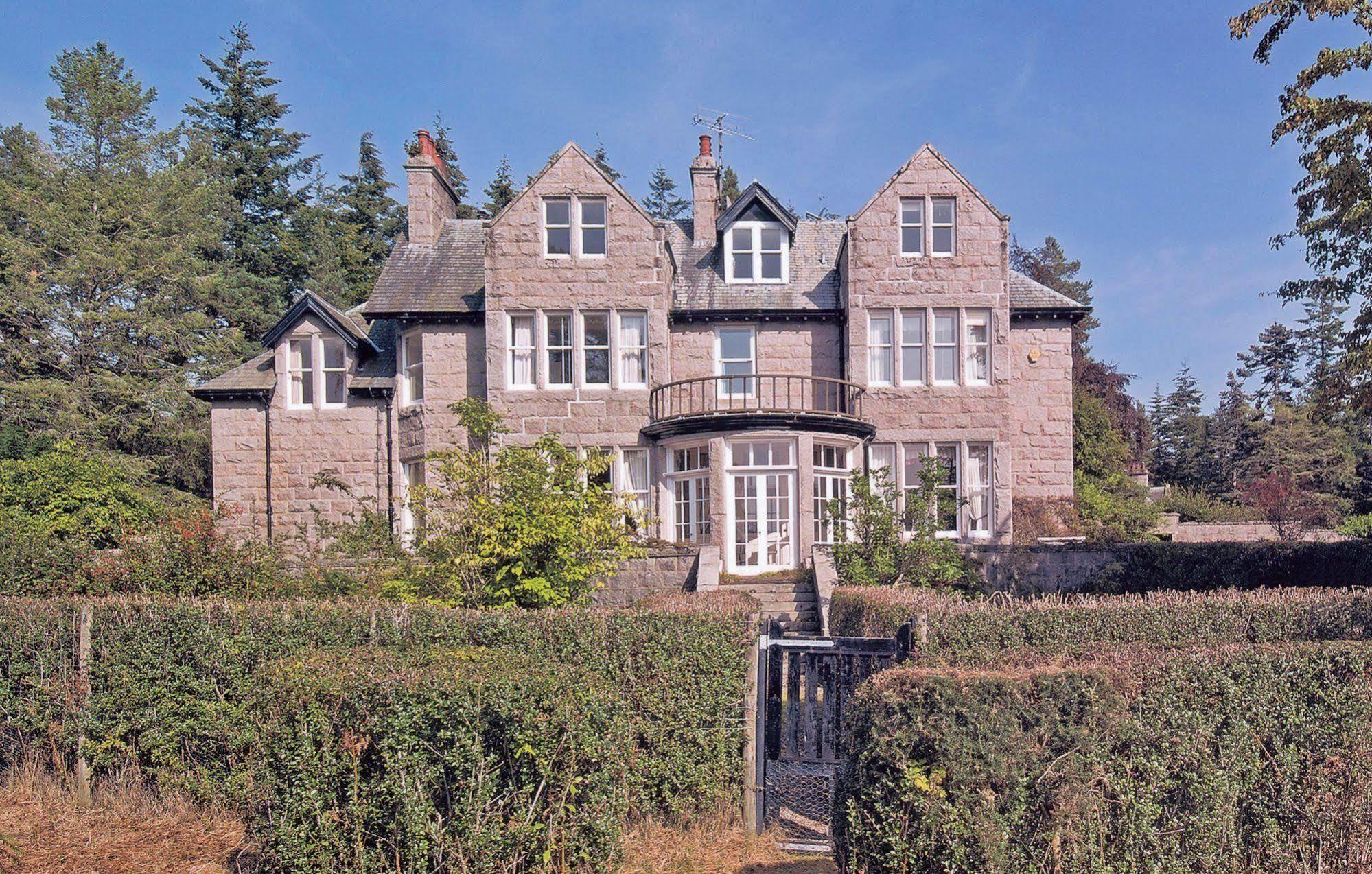 Lys-Na-Greyne Bed & Breakfast Aboyne Exterior photo